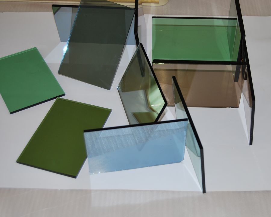 Verre trempé réfléchissant anti rayures 0,3 mm vitrage flottant résistant à l'explosion pour la décoration de fenêtres