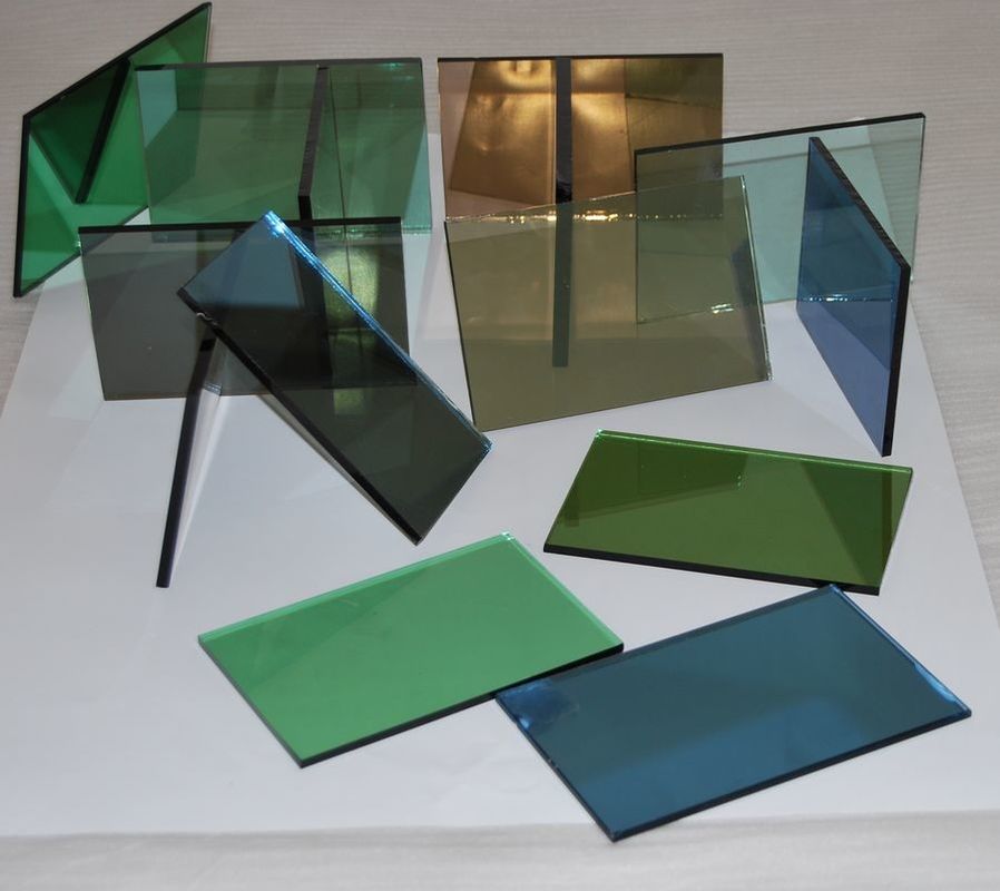 Verre trempé réfléchissant anti rayures 0,3 mm vitrage flottant résistant à l'explosion pour la décoration de fenêtres
