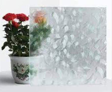 Bonne stabilité chimique Le verre à motifs plats utilisé pour la décoration intérieure et les cloisons