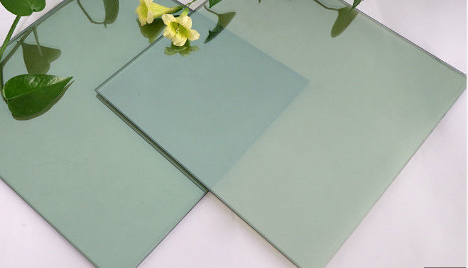 Vitrage réfléchissant teinté de conception unique et durable pour la décoration de bâtiments