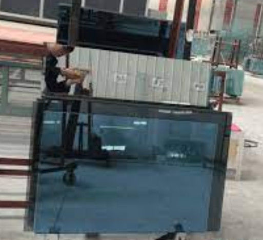 Vitrage réfléchissant teinté de conception unique et durable pour la décoration de bâtiments