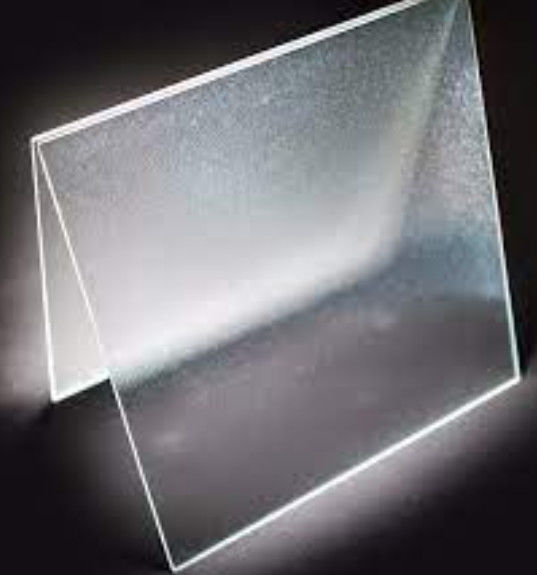 Vente de verre de panneau solaire photovoltaïque transparent personnalisé durci et revêtu de fer faible / verre antioxydant