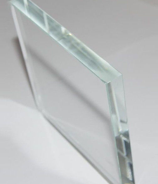 Verre ultra-transparent avec des coins plats et des découpes de meilleurs fabricants