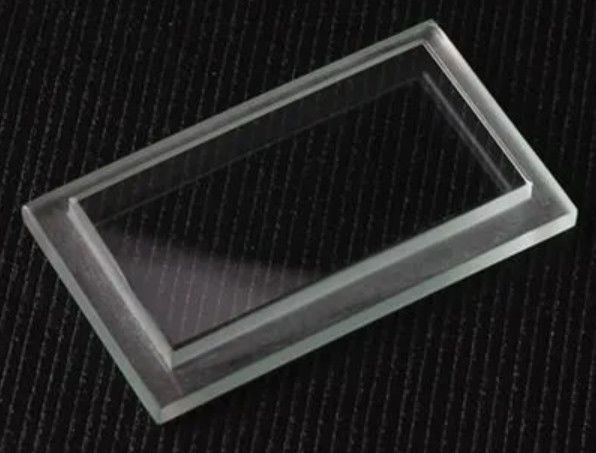Verre ultra-transparent avec des coins plats et des découpes de meilleurs fabricants