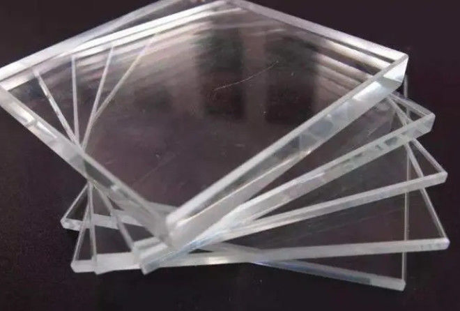 Verre ultra-transparent avec des coins plats et des découpes de meilleurs fabricants