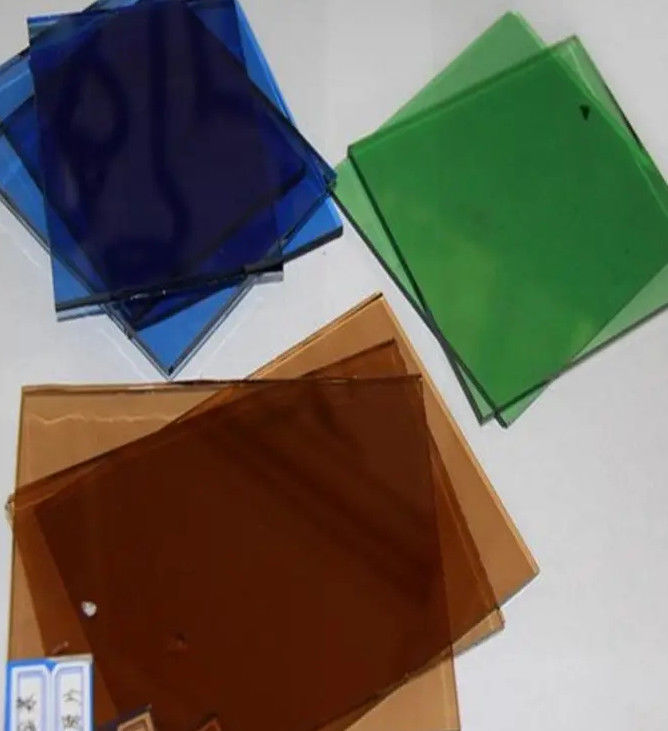 Traitement plat du verre teinté avec couleur vert foncé / gris foncé / bleu Ford