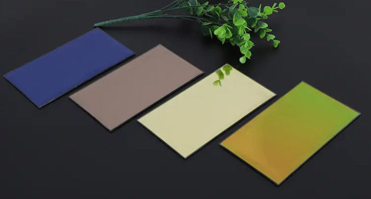 Verre réfléchissant teinté de conception unique et durable pour la décoration de bâtiments