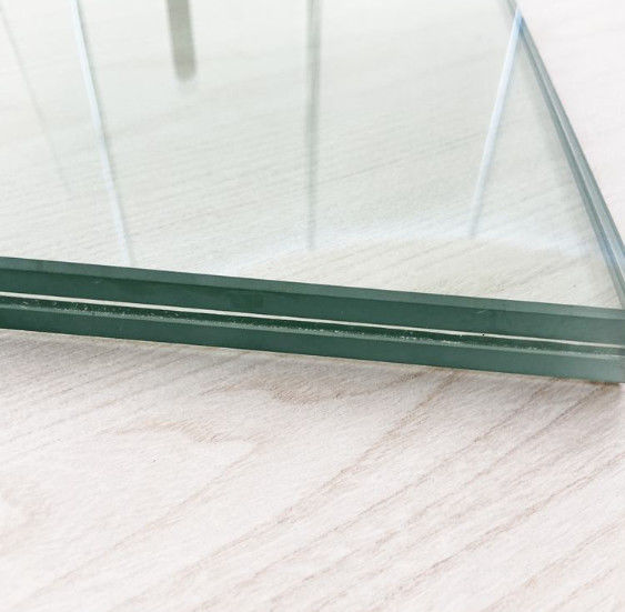 4 mm 5 mm 6 mm verre trempé sur verre stratifié en forme de courbe verre de sécurité décoratif pour fenêtre / clôture