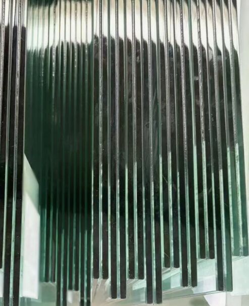 4.38mm 6.38mm 10.38mm 16.76mm 20.76mm Verre laminé de sécurité trempé transparent pour fenêtres/ portes/ garde-corps/ meubles/ portes de douche/ balustrades